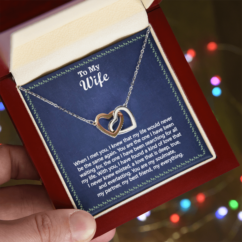 To My Wife – Interlocking Hearts Necklace - Soulmate and Best Friend – Touching Message Card Gift – Perfect for Valentine's Day